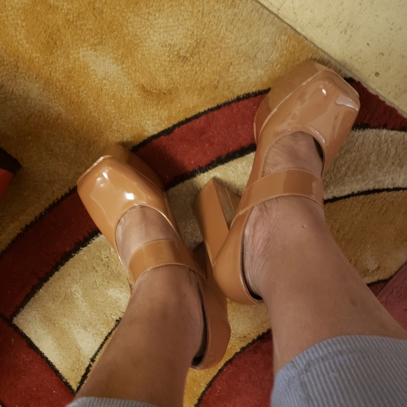 Shoes - Picture 4 of 5